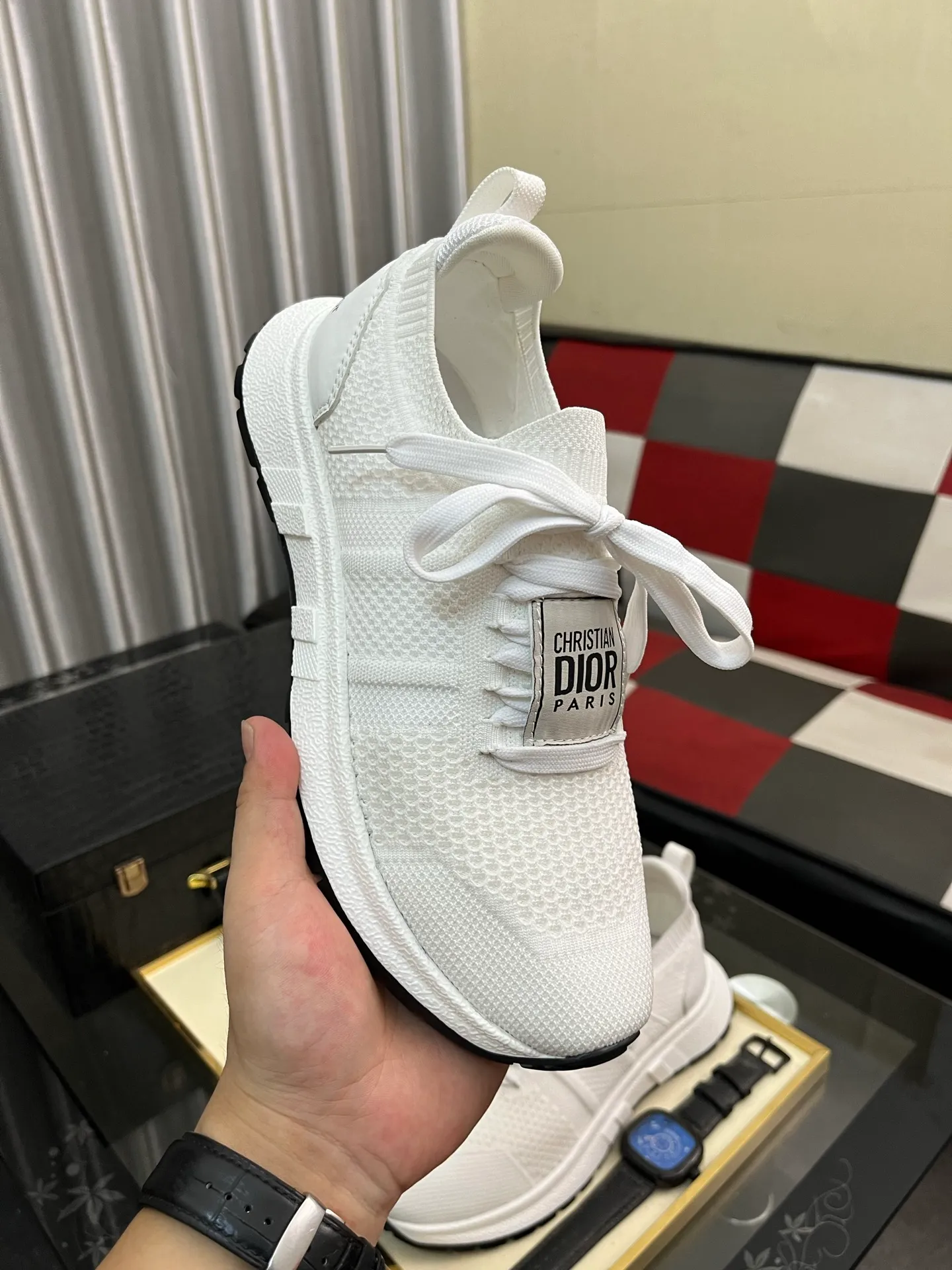 Men's men's shoes 💰400⌚️⌚️Dior unique modern style sneakers. 🏃Casual LeFou original leather😍😍 Yangli (refuses to discolor and rub feet) soles: Original soles specially provided by the original factory, super cool😍 Lace-up to bring wind when walking👍Style design ⚠️Super comfortable and wear-resistant original soles. Code number: 38-443️⃣Colors available